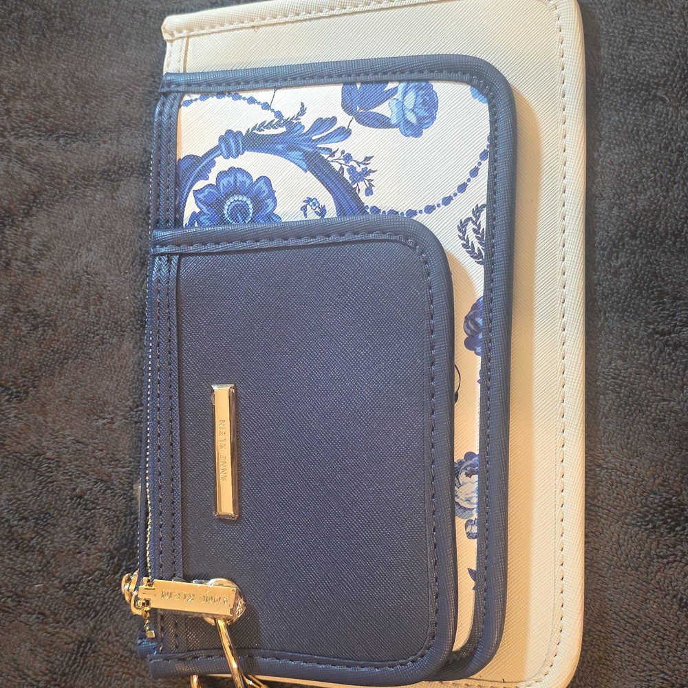 Nwot Anne Klein Blue and White Wristlet  Trio. - Picture 4 of 8